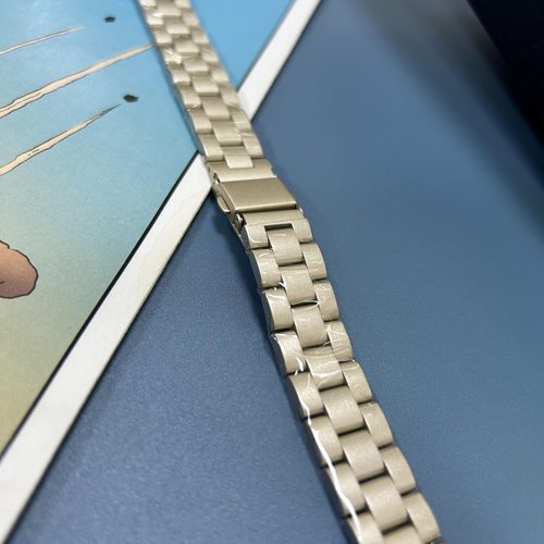 FitTurn Bands Compatible with Fitbit Luxe Metal Stainless Steel Watch Band Replacement Classic Durable Solid Link Accessory Buckle Metal Strap Wrist Band for Luxe Fitness Wellness Tracker-Champagne gold