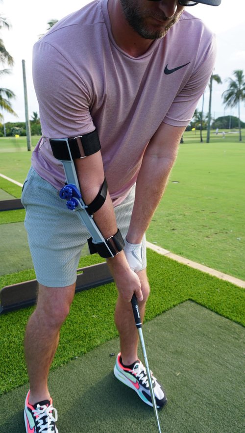 The Right Angle Golf Swing Trainer Aid for Backswing & Arm Position Right Arm Elbow Brace to Improve Swing Plane, Tempo, Power & Accuracy Golf Training Aid for Men & Women