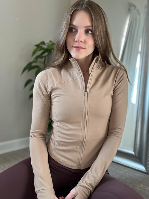 AVGO Women's Cropped Running Jacket - Slim Fit Athletic Top with Thumb Holes | Perfect for Workouts