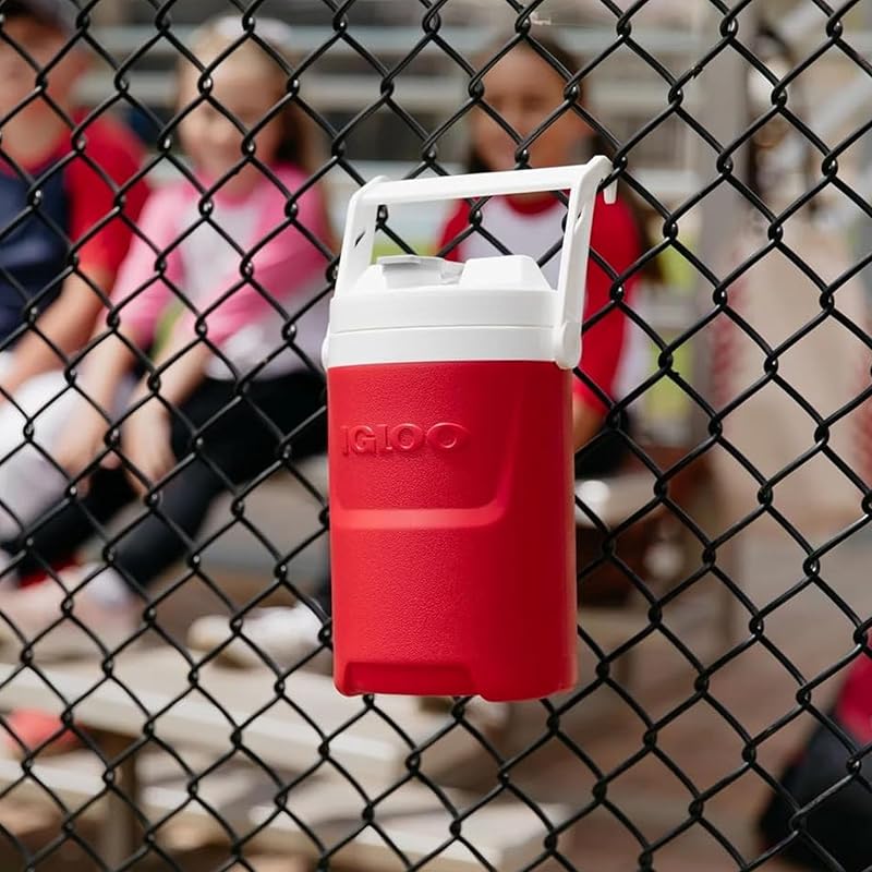 Igloo 1/2-Gallon Cooler Jug with Leak-Resistant Lid and Cool Riser Tech - Red Star