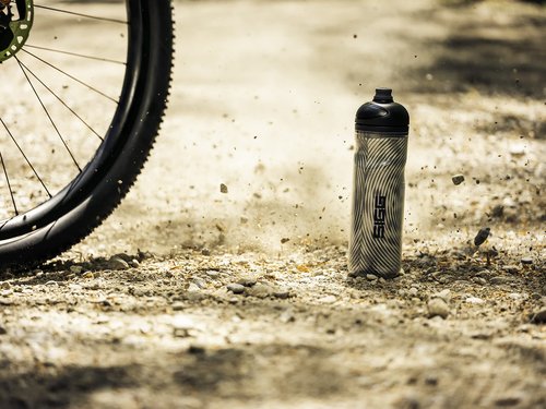 Sigg - Soft Bike Water Bottle - Pulsar Therm Snow - Insulated - Squeezable - Dishwasher Safe - Lightweight - Leakproof - BPA Free - Sports Bottle with SureSnap® Valve - Gray - 22 Oz