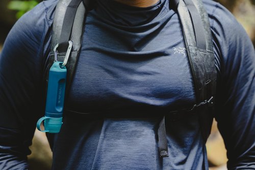 LifeStraw Peak Series – Solo Personal Water Filter for Hiking, Camping, Travel, Survival and Emergency preparedness. Removes Bacteria, parasites and microplastics, Blue Raspberry