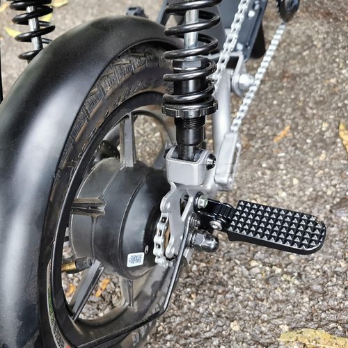 1 Pair Universal Folding Bikes Rear Foot Pegs, Adjustable Passenger Footrest for Bicycle Rear Rack, Compatible with Adult Electric Bikes and Mountain Bikes（Black）