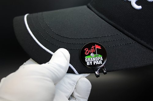 MULLIGAN HOOLIGAN Best Grandpa by Par Golf Ball Marker + Magnetic Hat Clip, Funny and Unique Golf Gift, Premium Quality, The Perfect for Your Favorite Golfer, Golf Accessories for Any Occasions