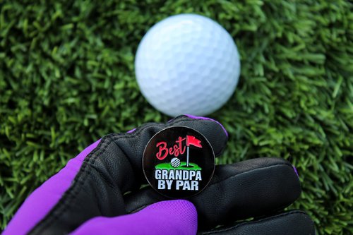 MULLIGAN HOOLIGAN Best Grandpa by Par Golf Ball Marker + Magnetic Hat Clip, Funny and Unique Golf Gift, Premium Quality, The Perfect for Your Favorite Golfer, Golf Accessories for Any Occasions