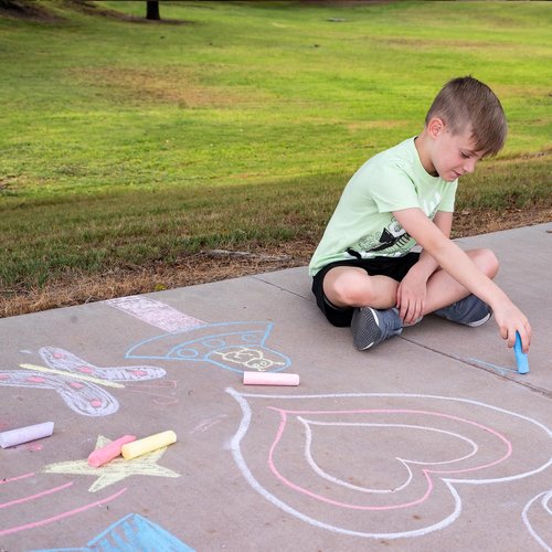 JOYIN 160 PCS Sidewalk Chalk Set | Non-Toxic, Washable Jumbo Chalk in 16 Vibrant Colors for Outdoor Art