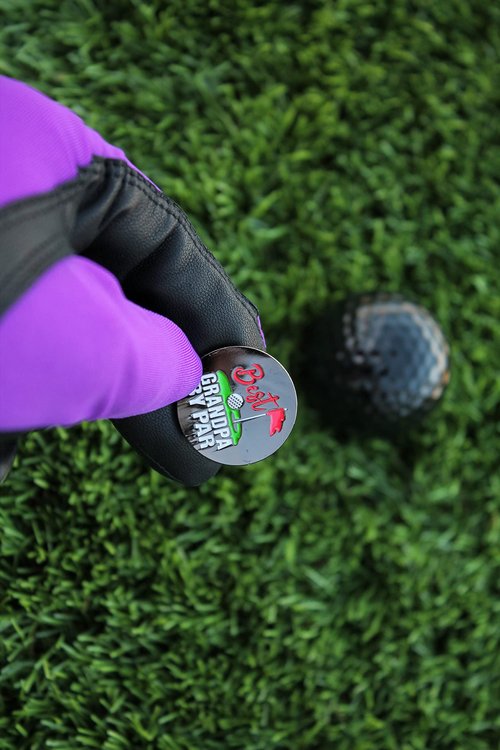 MULLIGAN HOOLIGAN Best Grandpa by Par Golf Ball Marker + Magnetic Hat Clip, Funny and Unique Golf Gift, Premium Quality, The Perfect for Your Favorite Golfer, Golf Accessories for Any Occasions