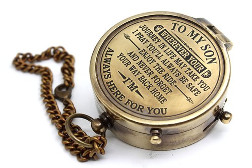 to My Son Never Forget That I Love You Motivational Gift Inspirational Quote Engraved Handmade Compass Boy’s Room Décor Graduation Back to School Birthday Sentimental Gift for Son from Mom and Dad