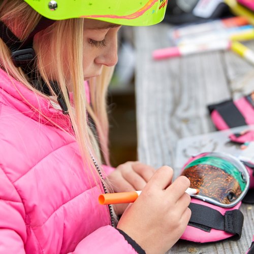 Wipeout Dry Erase Kids’ Pad Set with Knee Pads, Elbow Pads, and Wristguards, Pink, Ages 8+, (Model: WP4107)