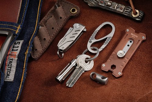 KeyUnity KM08 Titanium Carabiner Keychain Clip, Dual-Gate Quick Release EDC Key Ring Holder Organizer for Men and Women