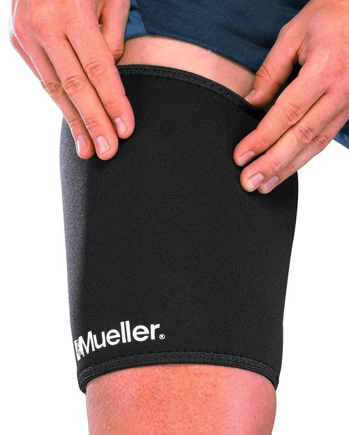 MUELLER Sports Medicine Compression Thigh Sleeve for Men and Women, Leg Pain Relief Support, Ideal for Strains, Stiffness of Quads & Hamstrings, Fits Right or Left, Black, Large