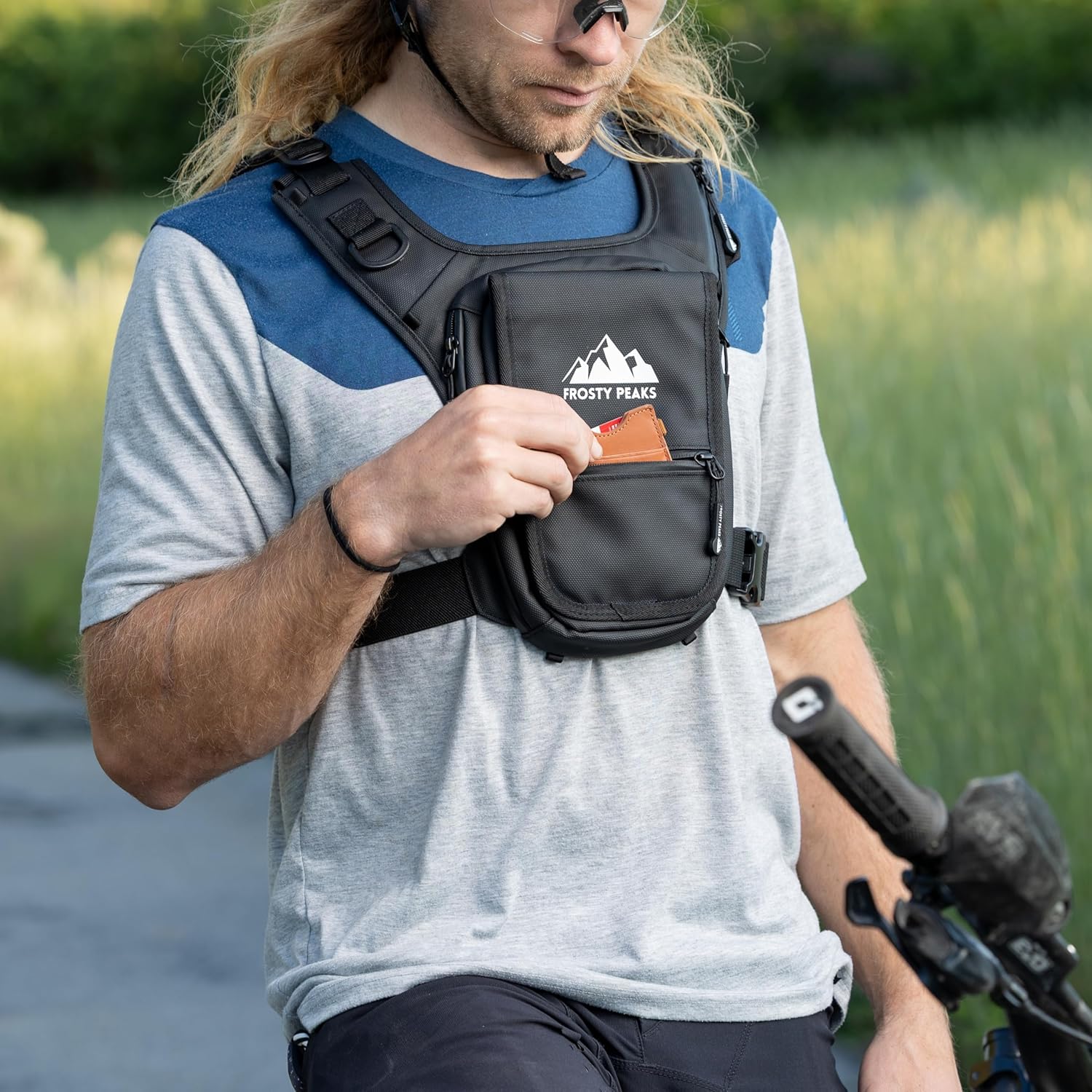 Skiennix Minimalist Chest Rig - Outdoor Chest Pack with Easy-Access Phone Pouch | Black