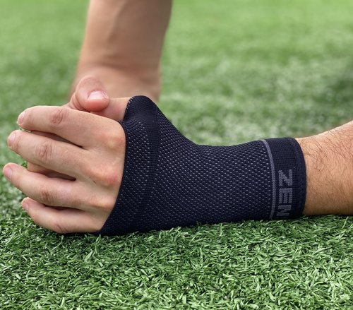 Zensah Compression Wrist Support - Wrist Sleeve for Wrist Pain, Carpal Tunnel - Wrist Support - Wrist Brace (Small, Black/Grey)