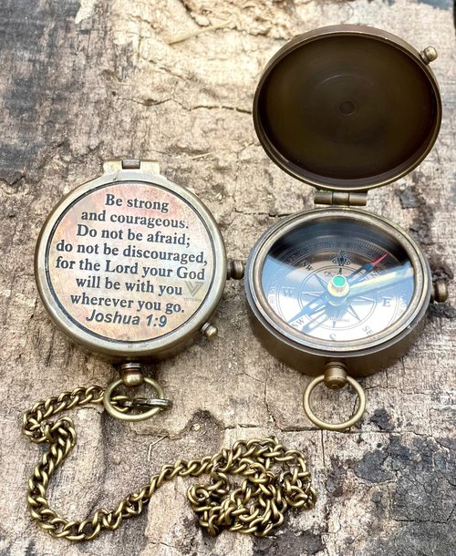 VETERIS Be Strong & Courageous Brass Compass | Engraved Religious Joshua 1:9 Quote Birthday Gift, Baptism Confirmation Gifts idea for Boy Girl Men Women (Be Strong & Courageous)