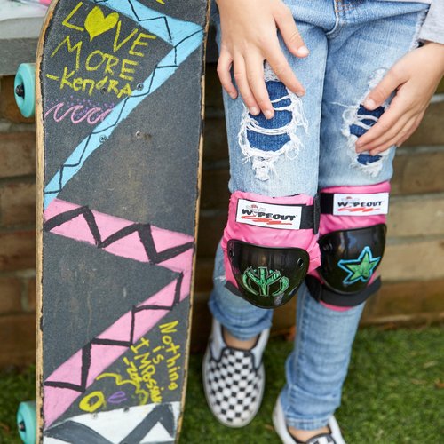 Wipeout Dry Erase Kids’ Pad Set with Knee Pads, Elbow Pads, and Wristguards, Pink, Ages 8+, (Model: WP4107)