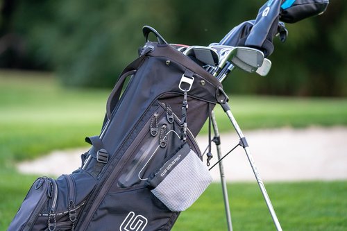 Golf Club and Golf Ball Cleaning Bag, Waterproof Clean Face Technology Liner, Detachable Clip, Machine Washable, Cleans Club Grooves, Dry Exterior
