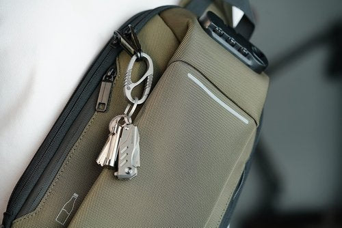 KeyUnity KM08 Titanium Carabiner Keychain Clip, Dual-Gate Quick Release EDC Key Ring Holder Organizer for Men and Women