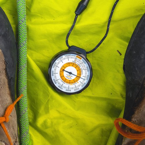 Sun Company Ascent Altimeter - Battery-Free Altimeter and Barometer | Weather-Trend Indicator with Rugged Aluminum Case and Reflective Lanyard | Reads Altitude from 0 to 15,000 Feet