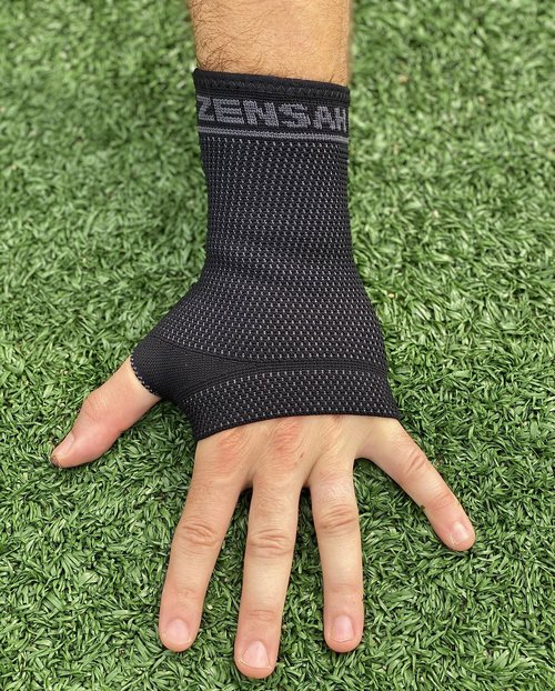 Zensah Compression Wrist Support - Wrist Sleeve for Wrist Pain, Carpal Tunnel - Wrist Support - Wrist Brace (Small, Black/Grey)